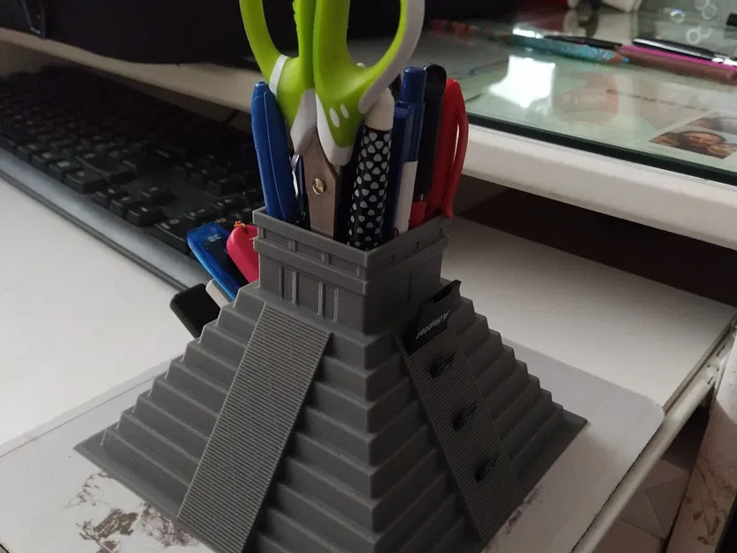 Giá đỡ bút "Kim tự tháp Teotihuacan" cho USB và thẻ SD - Image 1