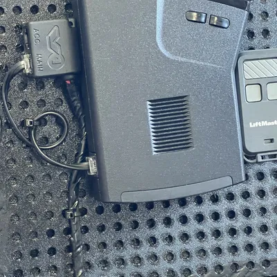 Giá đỡ túi xăng xe máy bằng nhựa chắc chắn