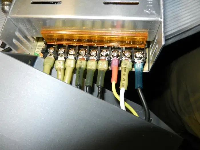 Nắp che nguồn điện 12v 30a với kết nối an toàn - Image 6