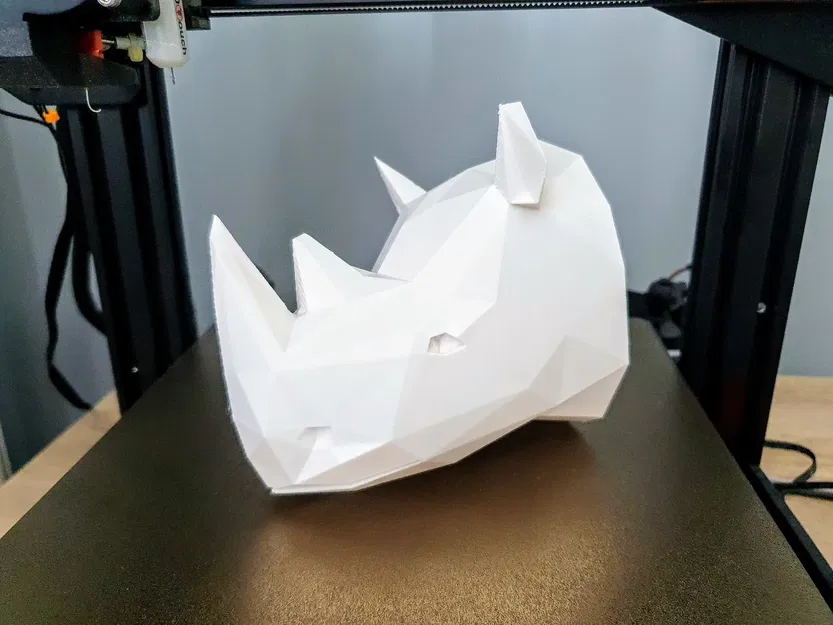 Đầu tê giác low poly treo tường - Image 1
