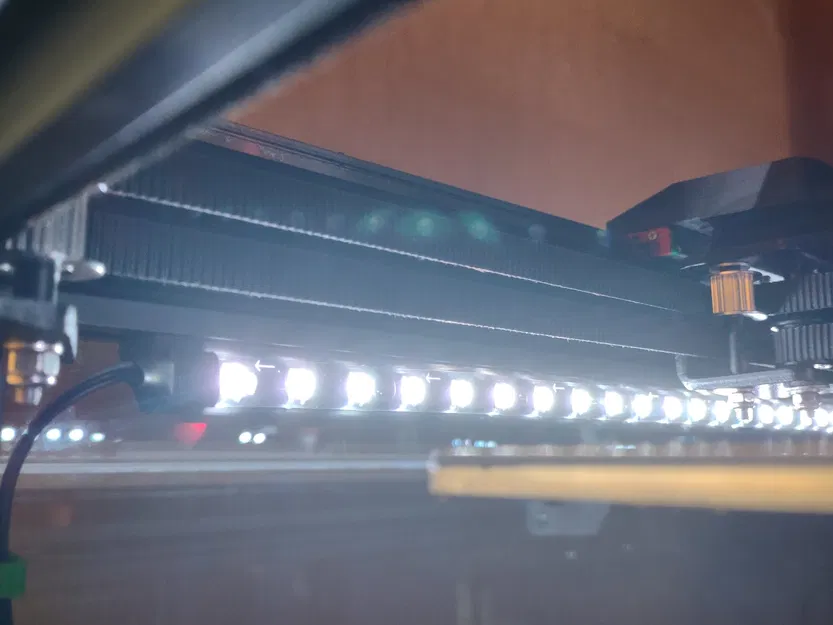 Giá đỡ dải đèn RGB từ tính 90 độ cho profile nhôm 4020 - Image 1