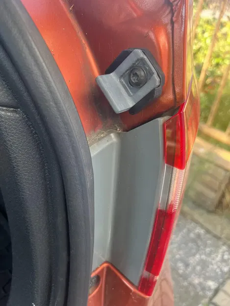 DStop cốp sau cho LADA Vesta SW Cross 2019 - Image 1