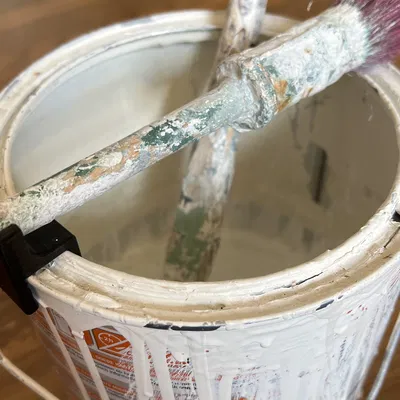 Giá đỡ cọ cho hộp sơn