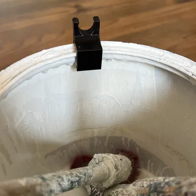 Giá đỡ cọ cho hộp sơn