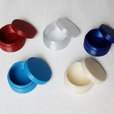 Hộp đựng thuốc hoặc lọ kem với nắp bajonet