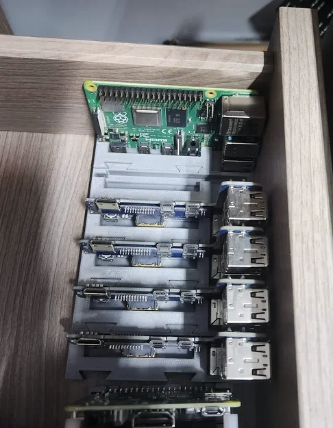 Giá đỡ tổ chức Raspberry Pi4b và Pi3b cho nhiều thiết bị - Image 1