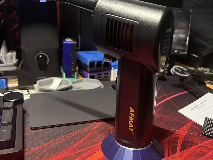 Đế đứng cho máy thổi bụi điện Afmat - Image 1