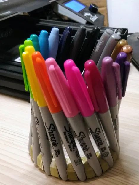 Giá đỡ bút Sharpie kiểu vương miện sang trọng - Image 1