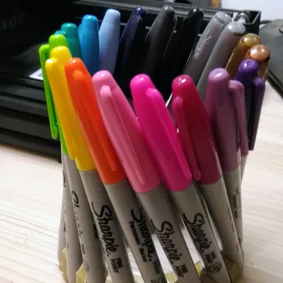 Giá đỡ bút Sharpie kiểu vương miện sang trọng