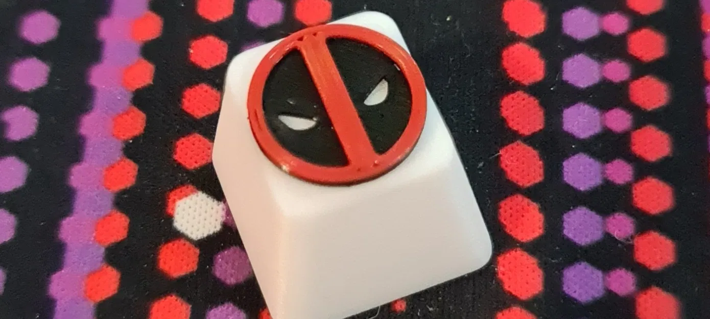Nút bấm bàn phím Deadpool in màu Trắng, Đen và Đỏ - Image 1