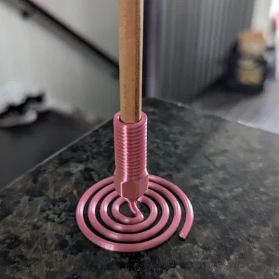 Giá đỡ bút chì xoắn ốc độc đáo cho bàn làm việc