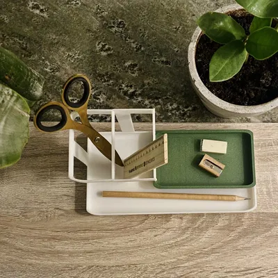 Giá đỡ bàn làm việc tối giản với khay riêng biệt