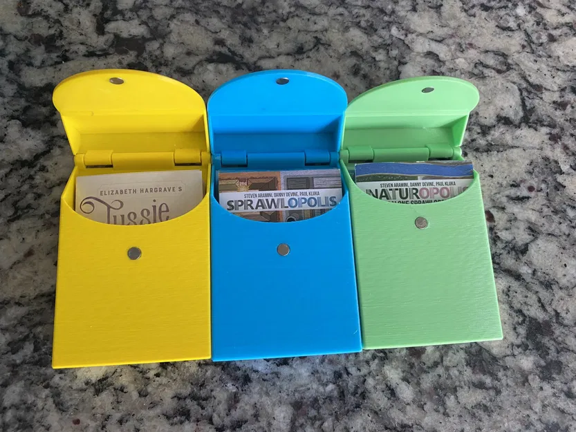 Hộp bài có bản lề - Button Shy, MTG - Image 1