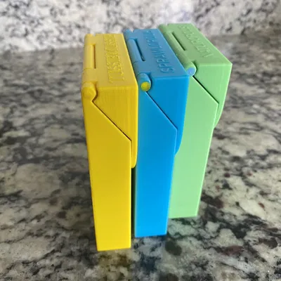 Hộp bài có bản lề - Button Shy, MTG