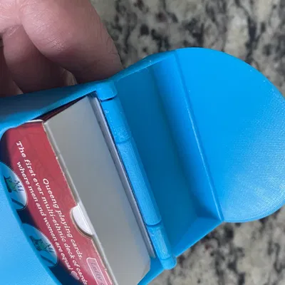 Hộp bài có bản lề - Button Shy, MTG