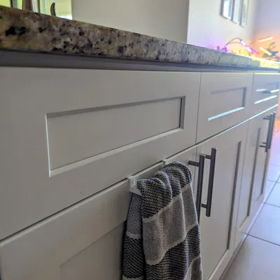 Giá treo khăn bếp tiện lợi dưới chậu rửa