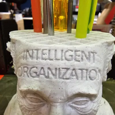 Giá đỡ bút phong cách Albert Einstein thông minh