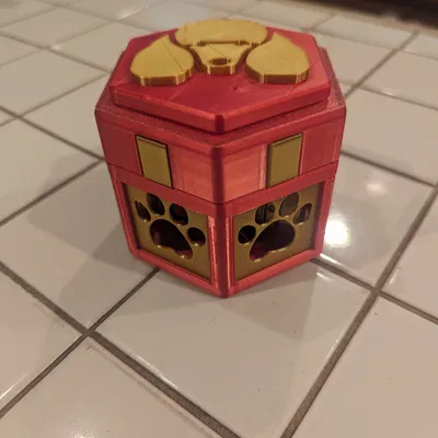 Mô hình hộp trò chơi Twist Lock chủ đề Poodle với panel chân chó