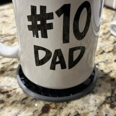 Đế lót ly với biểu tượng bánh răng