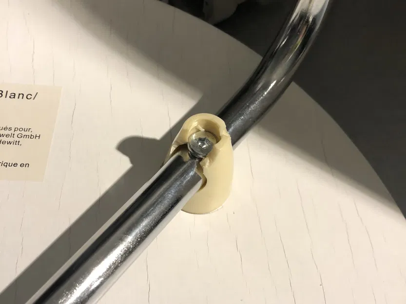 Thay thế giá đỡ chân ghế đẩu bị hỏng - Image 2