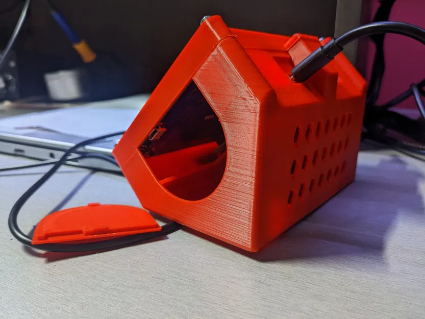 Vỏ Raspberry Pi 4b với màn hình cảm ứng 5 inch đặt trên bàn - Image 4