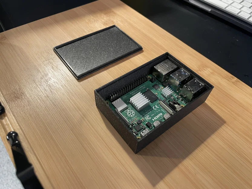 Vỏ máy Raspi 4B với nắp lật kín gọn gàng - Image 2