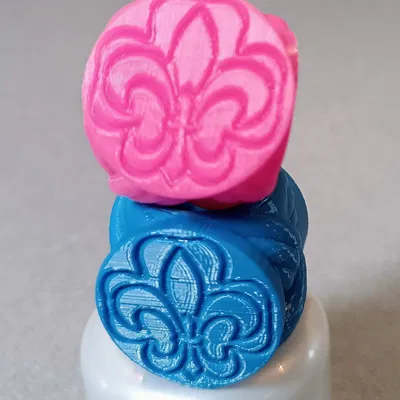 Vòng khăn quàng cổ VCP Wagggs với biểu tượng fleur de lis và tre...