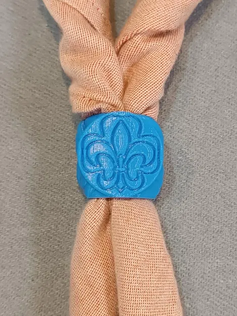 Vòng khăn quàng cổ VCP Wagggs với biểu tượng fleur de lis và tre... - Image 4
