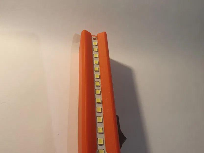 Đèn pin LED sạc Type-C với độ sáng cao - Image 3