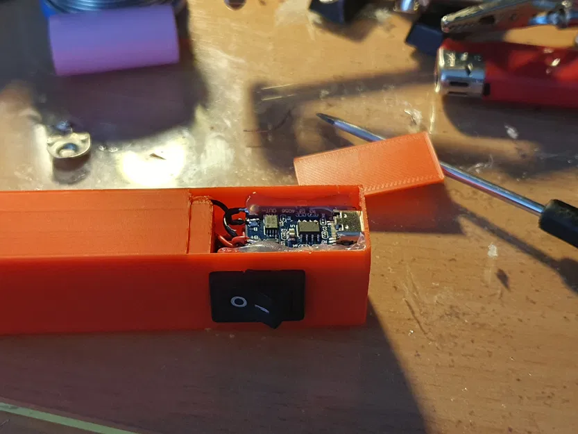 Đèn pin LED sạc Type-C với độ sáng cao - Image 7