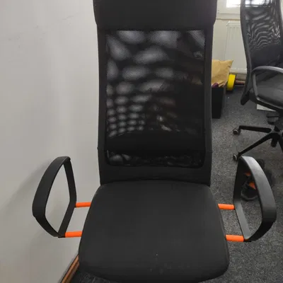 Mở rộng chiều rộng ghế văn phòng Ikea Markus để ngồi thoải...