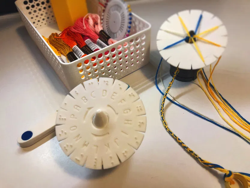 Máy làm vòng tay tình bạn không rào cản với chữ nổi Braille (... - Image 2