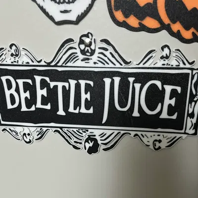 Biểu tượng mặt phim Beetlejuice với thiết kế độc đáo