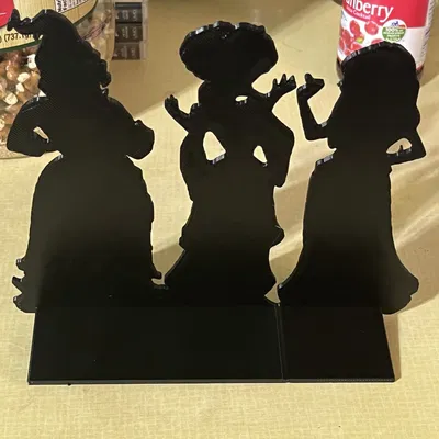 Silhouette của chị em nhà Sanderson trong Hocus Pocus