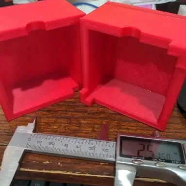 Khuôn hình khối lập phương cho cà chua vuông