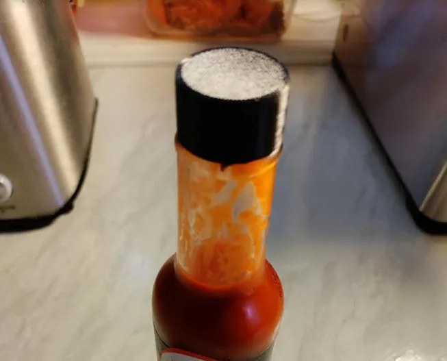 Nắp chai sốt ớt tùy chỉnh trong OpenSCAD - Image 1