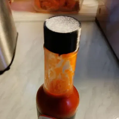 Nắp chai sốt ớt tùy chỉnh trong OpenSCAD