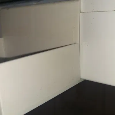 Giá đỡ nhỏ gắn cửa sổ cho phòng tắm