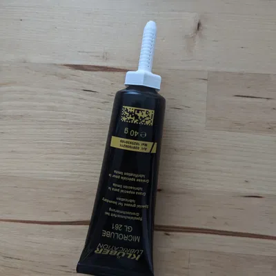 Ứng dụng bôi trơn Klüber Microlube GL 261 (tuýp 40g) LM8UU