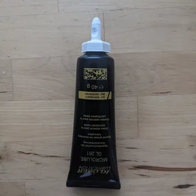 Ứng dụng bôi trơn Klüber Microlube GL 261 (tuýp 40g) LM8UU