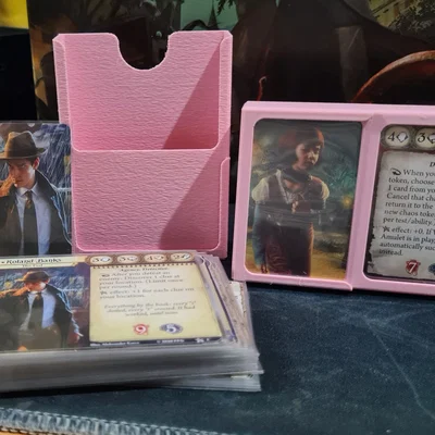 Hộp bài cho trò chơi Arkham Horror LCG với ngăn để thẻ nhân vật