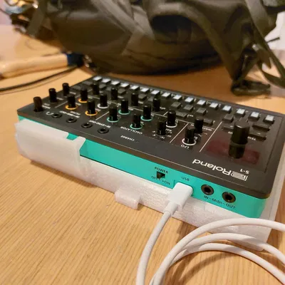 Hộp vận chuyển cho synthesizer Roland AIRA S-1