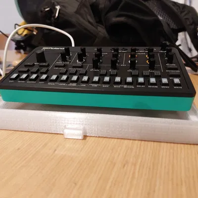 Hộp vận chuyển cho synthesizer Roland AIRA S-1