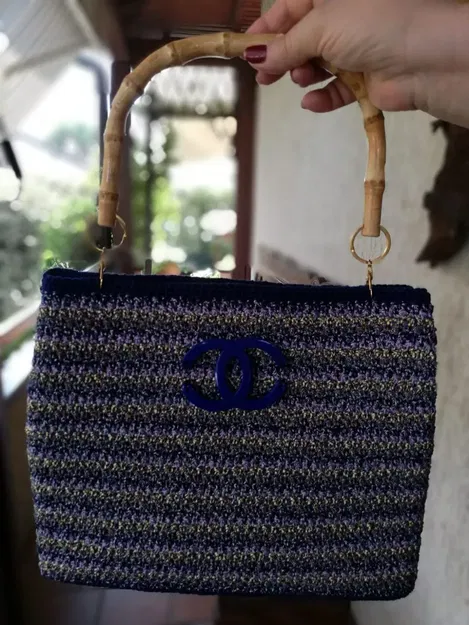 Logo thương hiệu Chanel nổi bật trong thời trang nữ - Image 1