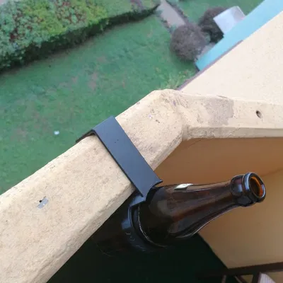 Giá đỡ bia treo cho ban công bê tông