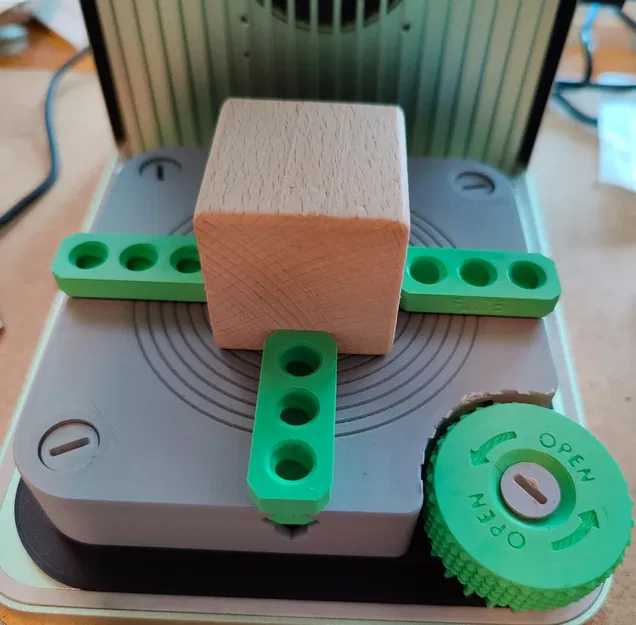 Bảng đỡ xTool F1 cho kẹp bàn 4 hàm - Image 1