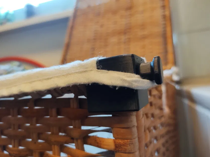 Móc góc cho giỏ giặt IKEA Branäs - Image 1