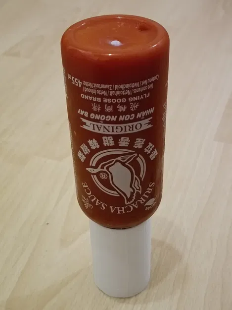 Giá đỡ chai Sriracha kiểu ngược cho bếp nhà bạn - Image 1