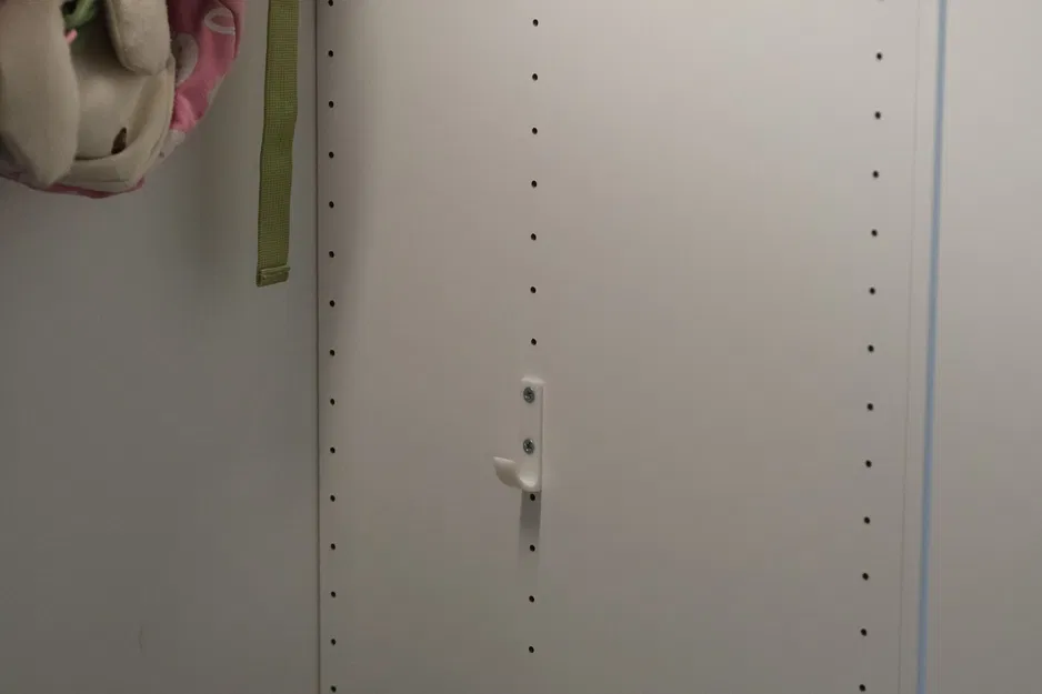 Móc treo tủ với khoảng cách lỗ 25mm cho tủ Ikea Platsa - Image 3