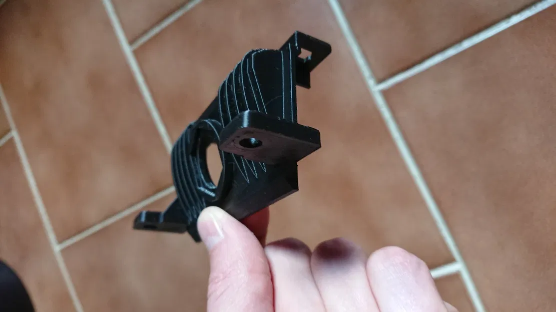 Thay thế tay nắm cốp xe Kia Rio bằng nhựa - Image 2